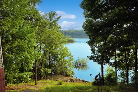 211 Lewis Cir, Dover, TN 37058