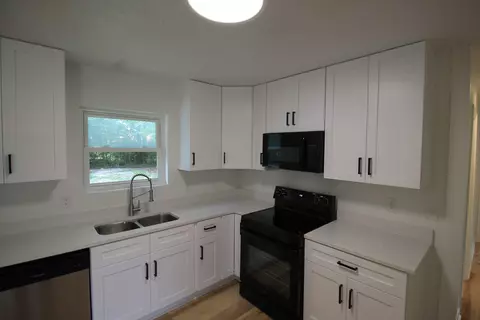 Kitchen - 151 Dawn St, Morrison, TN 37357 photo 4 of 6