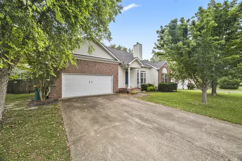 2135 Loudenslager Dr, Thompsons Station, TN 37179