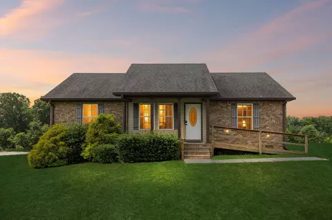 819 White Rd, Portland, TN 37148