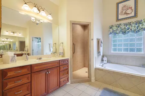 Bath - 3020 Brookside Path, Murfreesboro, TN 37128 photo 2 of 5