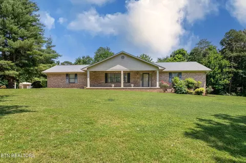 100 Cusick Cir, Lenoir City, TN 37772