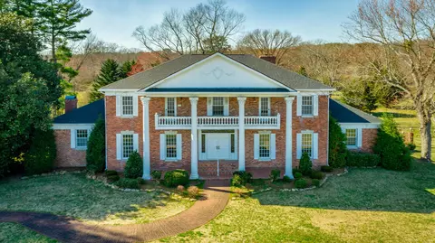 2500 E Brow Rd, Signal Mountain, TN 37377