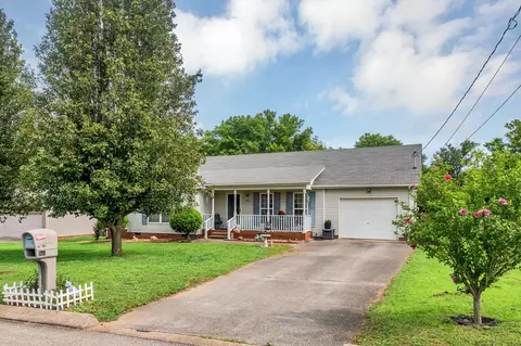 1611 London Dr, Columbia, TN 38401