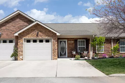 1903 Applebrook Dr, Rossville, GA 30741