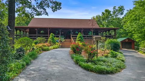 255 Unicoi Lakes Rd, Tellico Plains, TN 37385
