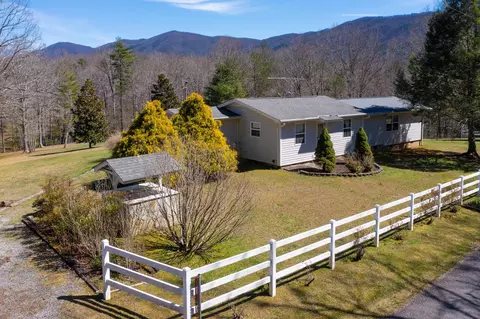 161 Unicoi Lakes Rd, Tellico Plains, TN 37385