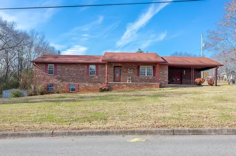 1812 N Jackson St, Athens, TN 37303