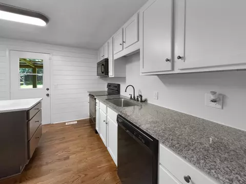 Kitchen - 7120 Sutton Pl, Fairview, TN 37062 photo 2 of 2