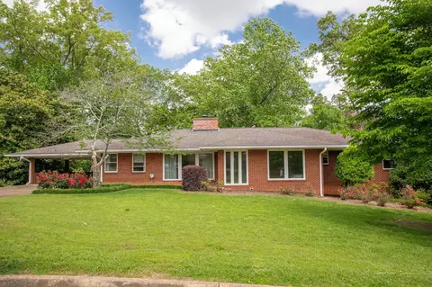 8 N Lynncrest Dr, Chattanooga, TN 37411
