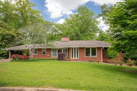 8 N Lynncrest Dr, Chattanooga, TN 37411