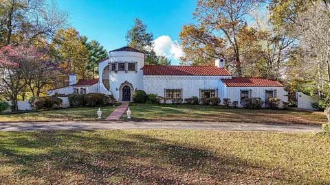 282 Stephenson Ave, Lookout Mountain, TN 37350