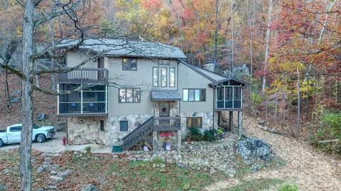 3935 W Rd, Signal Mountain, TN 37377