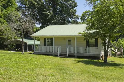 1534 Roy Brown Rd, Burns, TN 37029