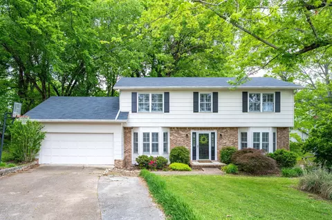 497 Glenpoint Ln, Hixson, TN 37343