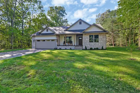 204 Pomeroy Dr, Crossville, TN 38558