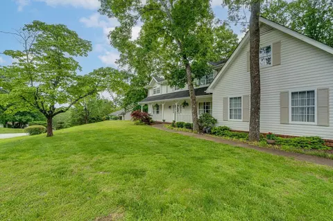 1800 Colonial Shores Dr, Hixson, TN 37343