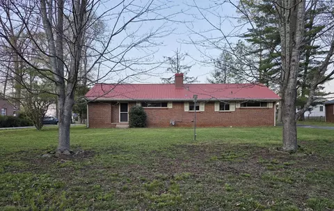 208 Jackson Cir, Tullahoma, TN 37388
