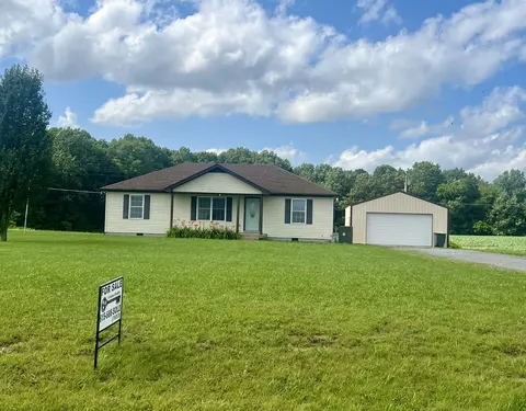 1911 Days Rd, Lafayette, TN 37083