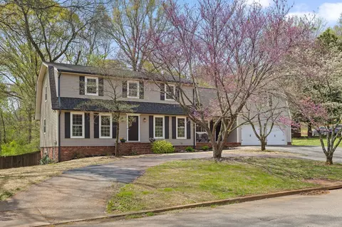 1614 Colonial Shores Dr, Hixson, TN 37343