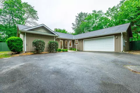 536 Briar Park Ln, Hixson, TN 37343