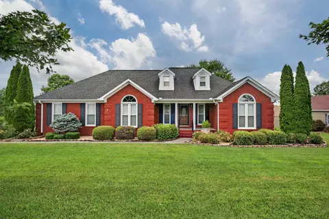 19 Jonathan Dr, Fayetteville, TN 37334