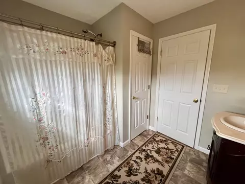Bath - 4038 Mount Zion Rd, Morrison, TN 37357 photo 3 of 4