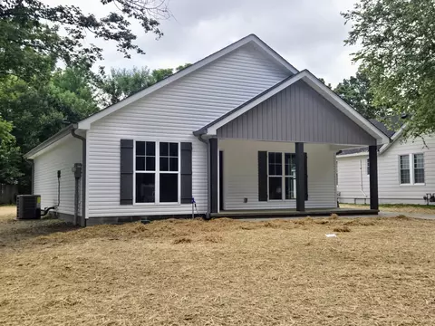 504 1st St, Lawrenceburg, TN 38464