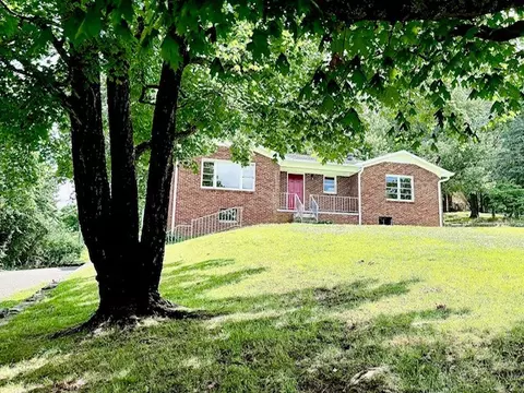 212 Wallace Dr, Fayetteville, TN 37334