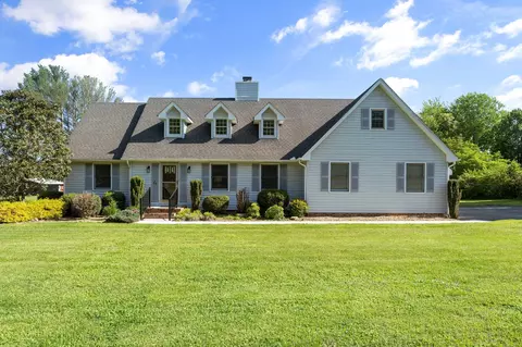 121 Twin Marys Dr, Tullahoma, TN 37388