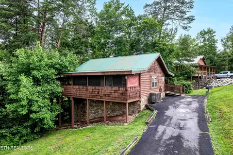 2015 Piney Overlook Ln, Sevierville, TN 37862
