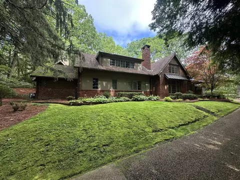 1001 Scenic Hwy, Lookout Mountain, TN 37350
