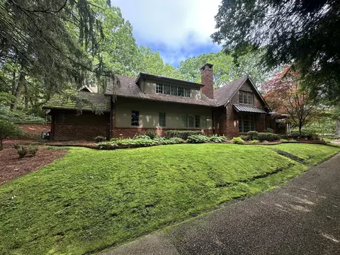 1001 Scenic Hwy, Lookout Mountain, TN 37350