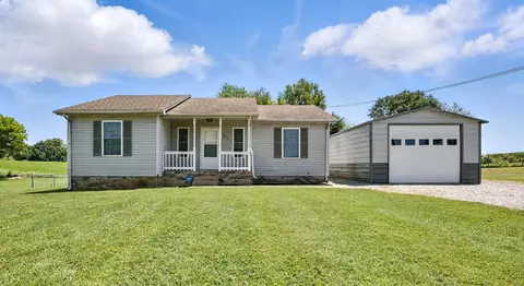 1812 Carneal Ln, Oak Grove, KY 42262