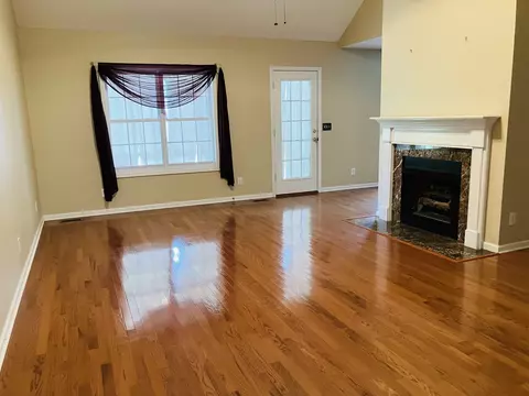 Living - 104 Brookview Ct, Springfield, TN 37172 photo 1 of 3