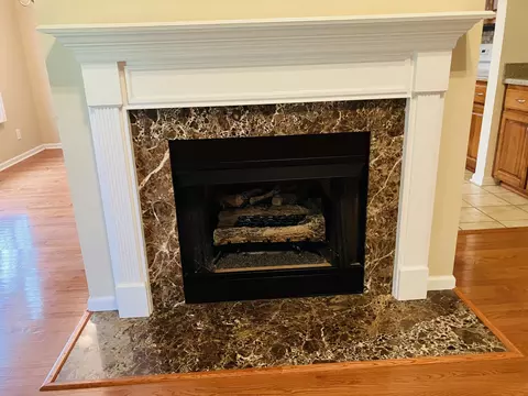 Living - 104 Brookview Ct, Springfield, TN 37172 photo 2 of 3