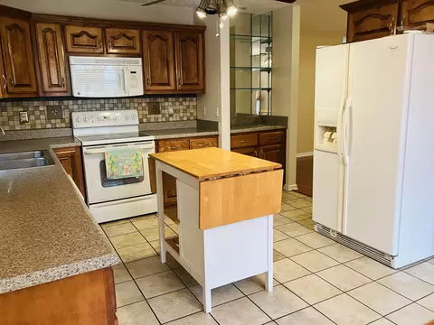 Kitchen - 104 Brookview Ct, Springfield, TN 37172 photo 2 of 3