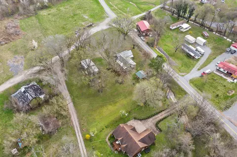 35 Airport Ln, Stewart, TN 37175
