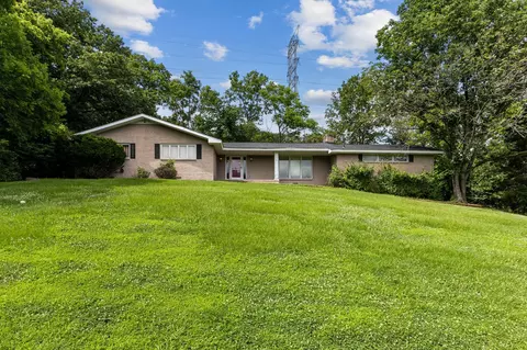 824 Forest Hills Dr, Nashville, TN 37220