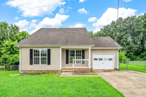 435 Cranklen Cir, Clarksville, TN 37042