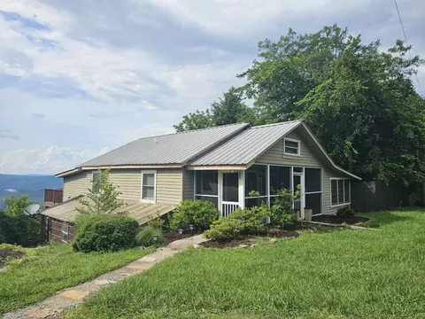 9311 Scenic Hwy, Lookout Mountain, GA 30750