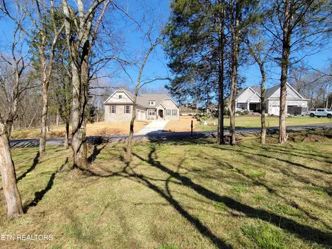 104 Kanati Tr, Vonore, TN 37885