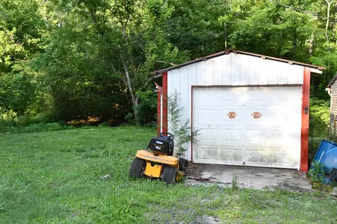 398 Elmore Town Rd, Baxter, TN 38544 photo 3