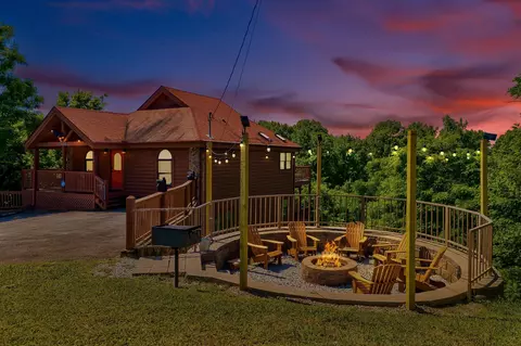2054 Oakmont Dr, Sevierville, TN 37876