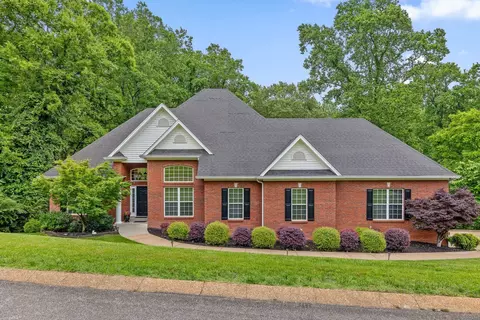 1607 Colonial Shores Dr, Hixson, TN 37343