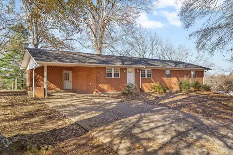 140 Poplar St, Benton, TN 37307