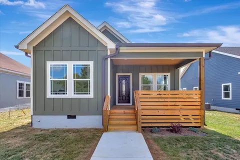 1702 Oak St, Chattanooga, TN 37404