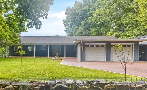 1038 Balmoral Dr, Signal Mountain, TN 37377