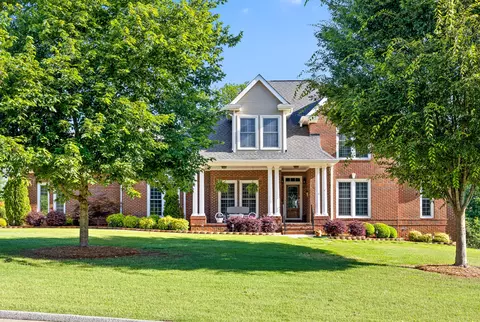 1903 Oak Cove Dr, Soddy Daisy, TN 37379