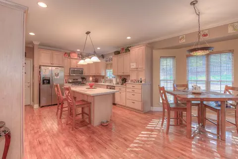 10102 Rolling Wind Dr, Soddy Daisy, TN 37379 photo 4